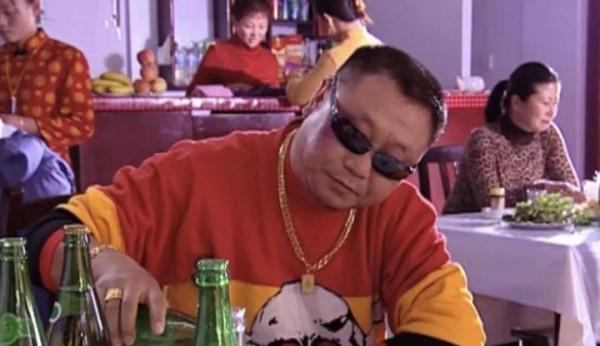 55歲拿影帝，兩次打敗劉德華，如今提名金雞獎：東北狠人範德彪