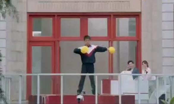 一初二男生練健美操引質疑,結果音樂聲響起,同學們不禁拍手叫好 一初二男生練健美操引質疑,結果音樂聲響起,同學們不禁拍手叫好