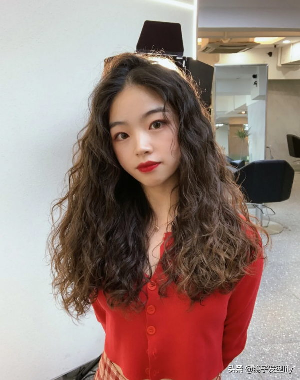 2022髮型怎麼整？燙卷卷最洋氣，好處多多不要錯過