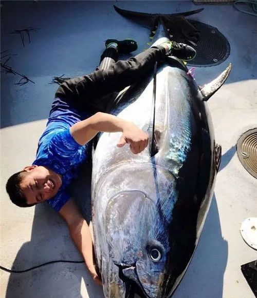 “中國釣王”的瘋狂人生 “中國釣王”的瘋狂人生