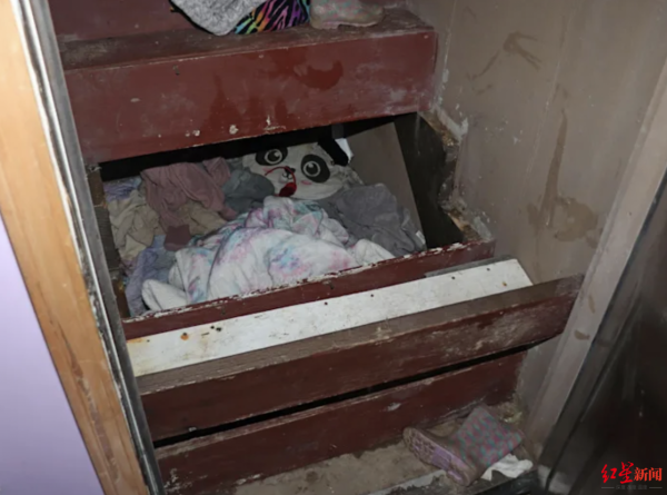 紐約4歲女孩被綁架 近三年後被發現在爺爺家樓梯下