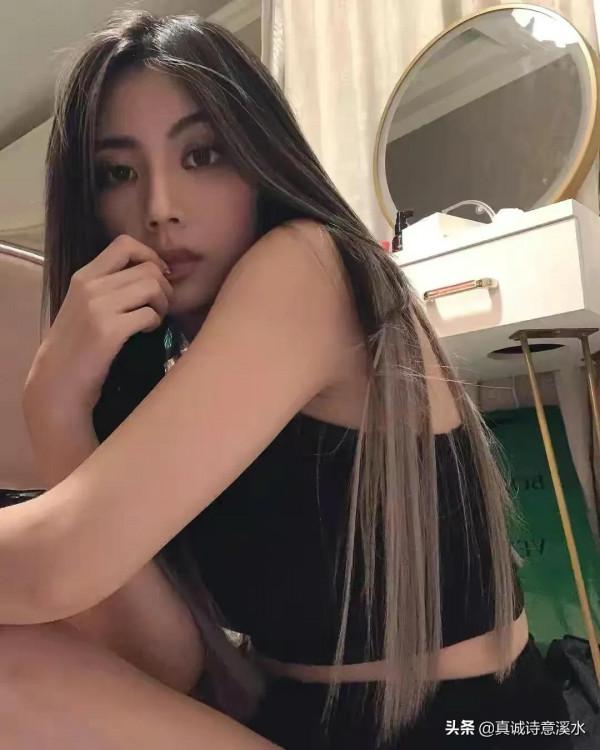 她是北京師範大學的校花,也是校園裡的超級學霸 她是北京師範大學的校花,也是校園裡的超級學霸