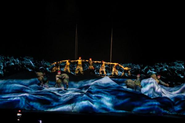 暑假，帶娃來桂林千古情放肆撒野，看精彩演出，重返侏羅紀