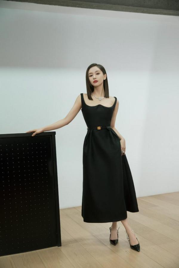 1米59又怎樣?王子文一襲小黑裙配利落直髮,小個子穿出了大氣場 1米59又怎樣?王子文一襲小黑裙配利落直髮,小個子穿出了大氣場