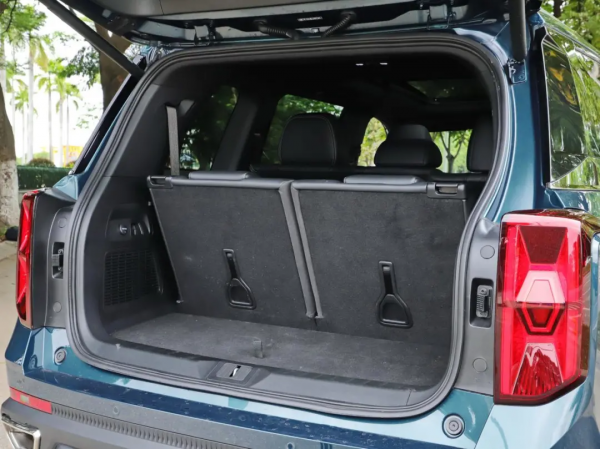 5米長國產大七座，隨便開才7個油，氣場不輸漢蘭達