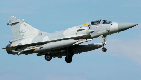 又來碰瓷，臺軍宣稱出動“幻影”攔截解放軍戰機，網友：送人頭嗎