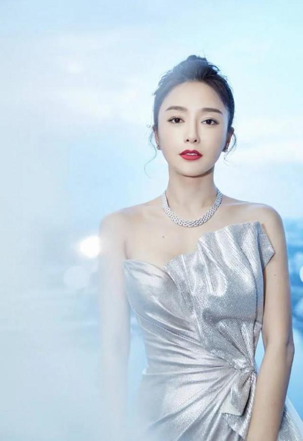 《突圍》劇組太“奇葩”,4位演員單身多年,秦嵐榜上有名 《突圍》劇組太“奇葩”,4位演員單身多年,秦嵐榜上有名