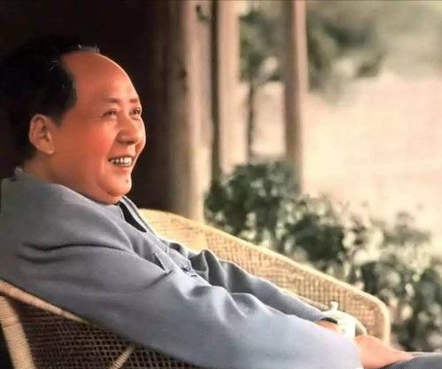 1951年，彭德懷要見毛主席被警衛攔住，彭總大怒：閃開，我有急事