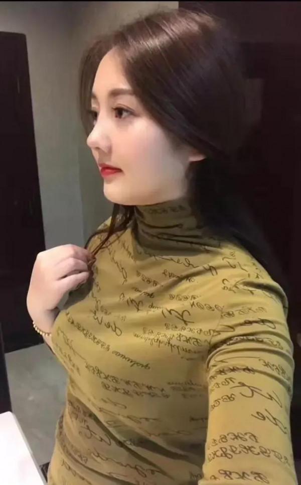 在玫瑰花盛開的春天裡