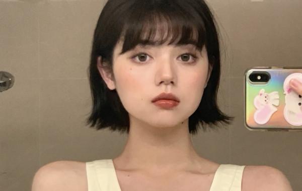 圓臉女生典型的“瘦臉”髮型，韓系風格有氣質，簡單好打理