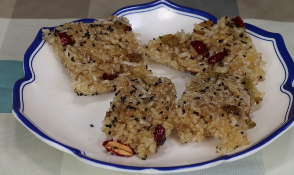 一把粉絲扔進滾燙油鍋，秒變美味，真是高手在民間，出鍋流口水了