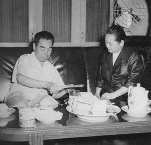 1981年宋慶齡病逝,遺物裡發現一張有摺痕的小紙片,工作人員動容 1981年宋慶齡病逝,遺物裡發現一張有摺痕的小紙片,工作人員動容