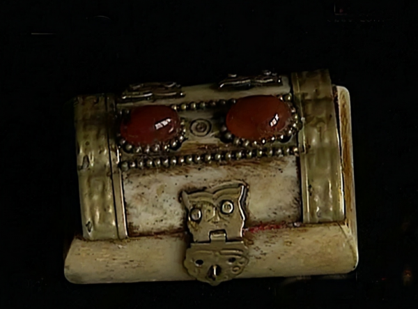 1971年，退伍軍人救下老人，獲贈一個珠寶球，38年後發現價值2億