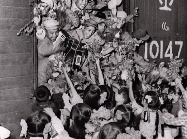 25萬志願軍為何戰後仍駐紮朝鮮？五年後撤離，才知偉人英明之處