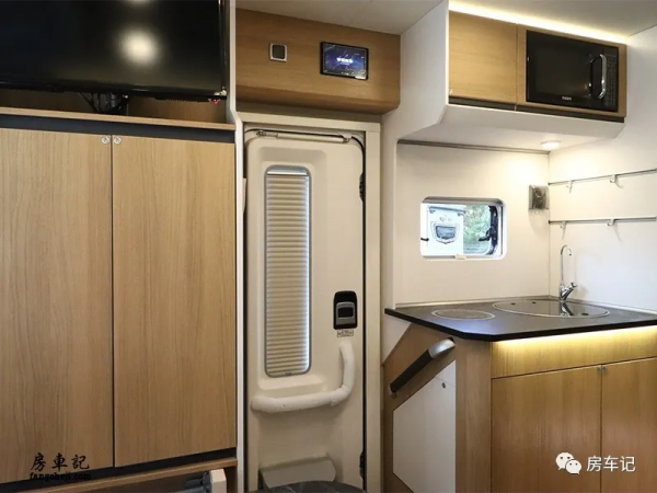 五十萬能買什麼?宇通C535全新小頂房車,想去哪裡去哪裡 五十萬能買什麼?宇通C535全新小頂房車,想去哪裡去哪裡