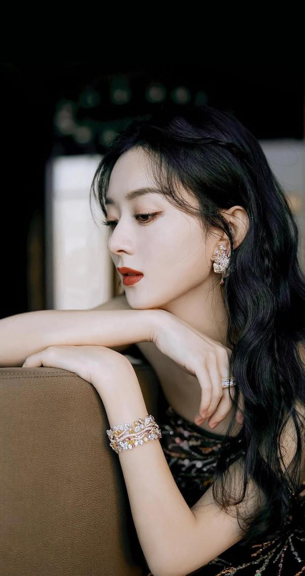 高畫質桌布｜自信優雅趙麗穎