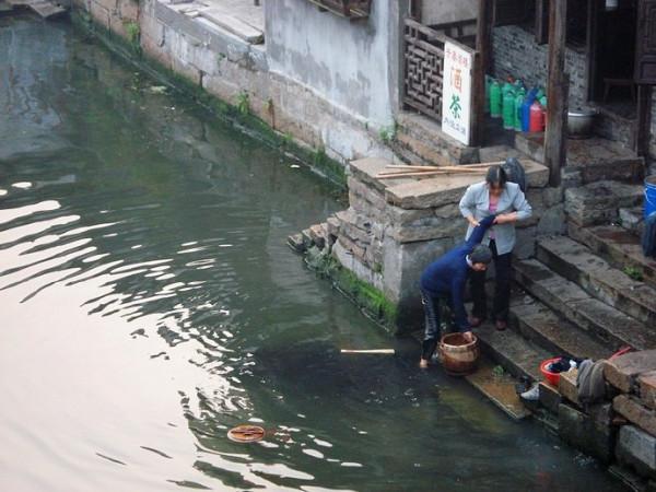 一個人的水鄉行：西塘，夜色裡的邂逅