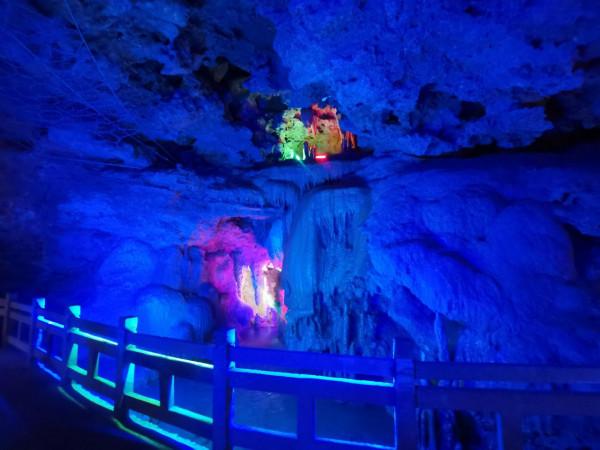 參觀長江三峽最壯觀的遠古溶洞—龍泉洞