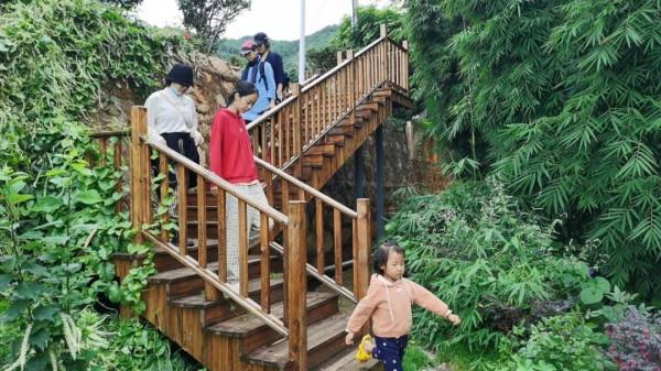 紅巖古城村，有吃有玩竟然還有咖啡館