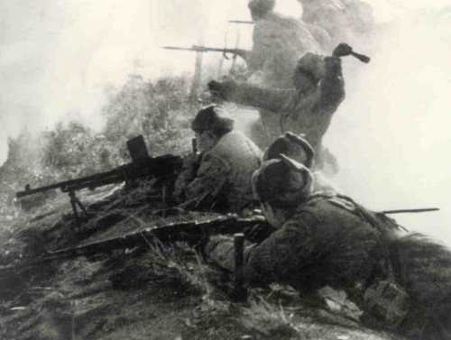 抗美援朝時，有一批隊伍曾秘密援助我國，一旦被抓就立刻開槍自殺