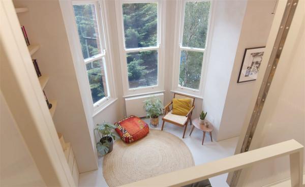 他翻新29㎡蝸居：拆掉隔斷做全開放空間，利用3米4層高做夾層臥室