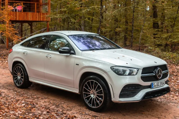 年前有豪華SUV上新，買一臺開回家走到哪裡都有面兒