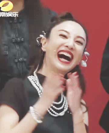 哥哥刷爆熱搜後,我卻被這位大灣區姐姐迷住了…… 哥哥刷爆熱搜後,我卻被這位大灣區姐姐迷住了……