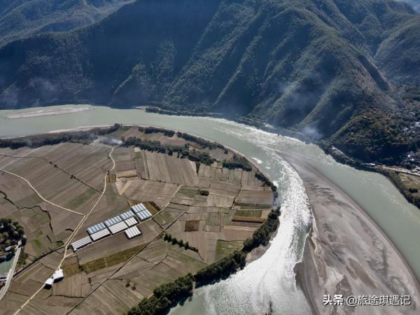 名副其實的長江第一灣，從此長江一路向東，成了中華民族的父親河