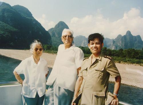 她是中央軍委原副主席張震的夫人,16歲革命,5個子女出了4個將軍 她是中央軍委原副主席張震的夫人,16歲革命,5個子女出了4個將軍