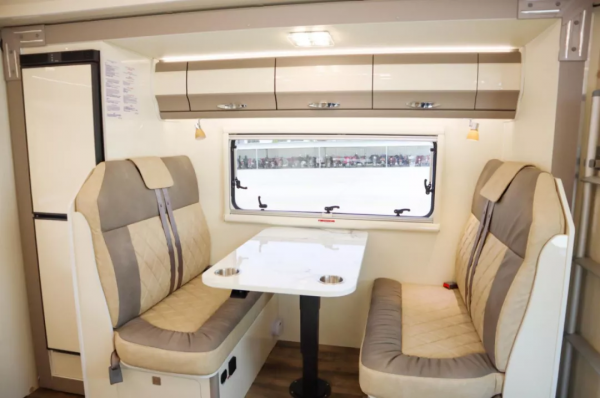 旌航2021星艦款 進口依維柯底盤 大額頭雙拓展 高階材質精緻範兒 旌航2021星艦款 進口依維柯底盤 大額頭雙拓展 高階材質精緻範兒