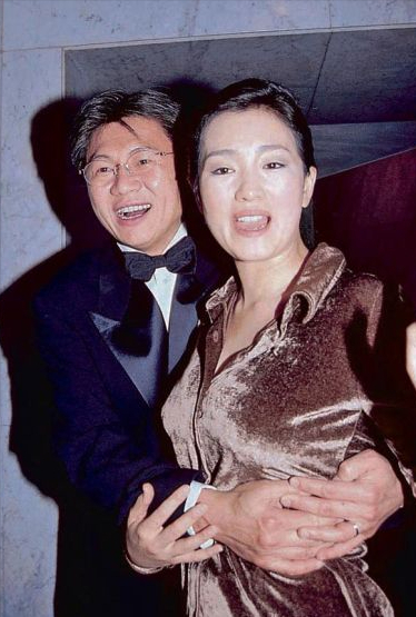 改了國籍的8位著名明星，李連杰張鐵林在列