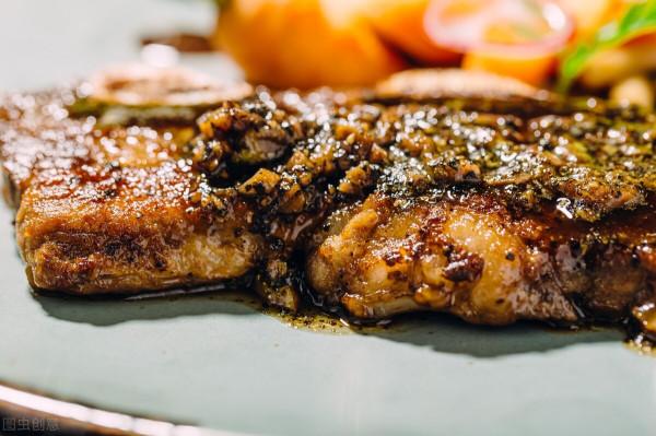 老年人摔一跤就能骨折？人老後，3種肉要捨得吃，對身體很有好處