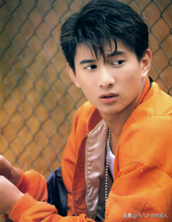 40多歲還在演偶像劇，這5位男星太自信，和女主站在一起像父女