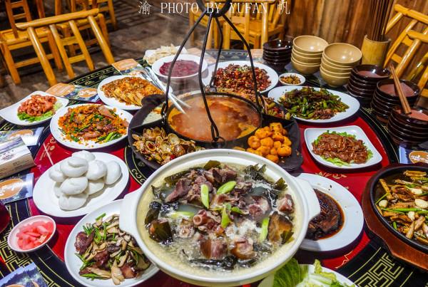 土家風情吊鍋宴，不容錯過的恩施美食，有種品嚐家鄉味的感覺