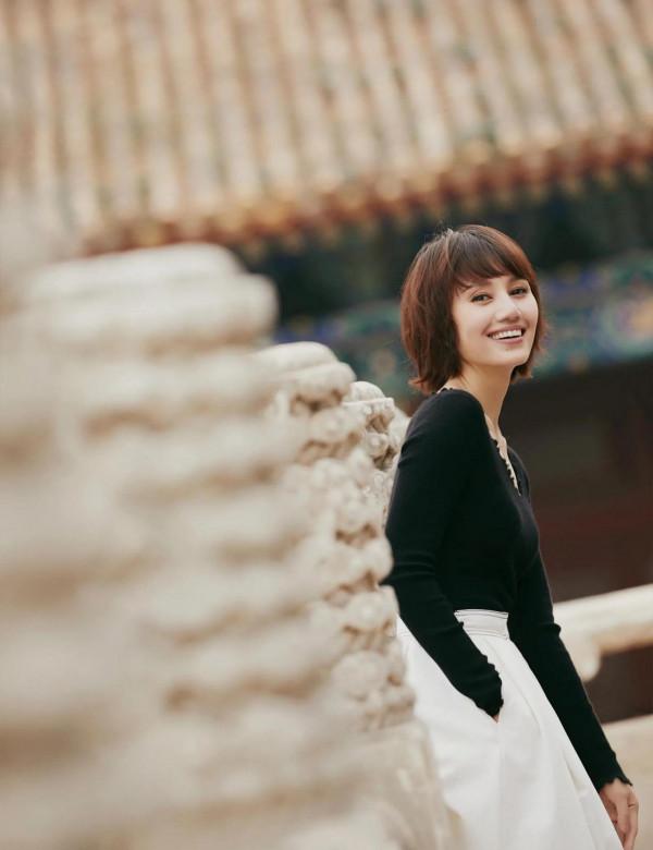 44歲袁泉真的好氣質，短髮微笑太迷人，不愧被稱為&OpenCurlyDoubleQuote;氣質女神&rdquo;