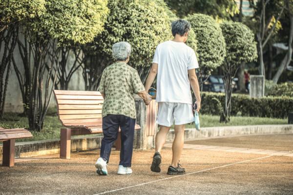 癌症會傳染嗎？4種夫妻癌尤為高發，男女之間要留意