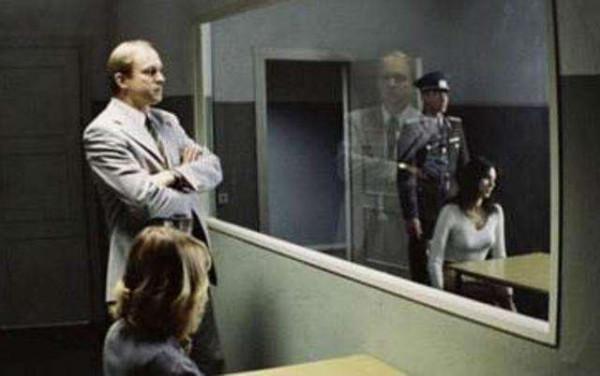 1982年，我國安全域性北美情報司長叛國，供出我黨潛伏美國王牌特工