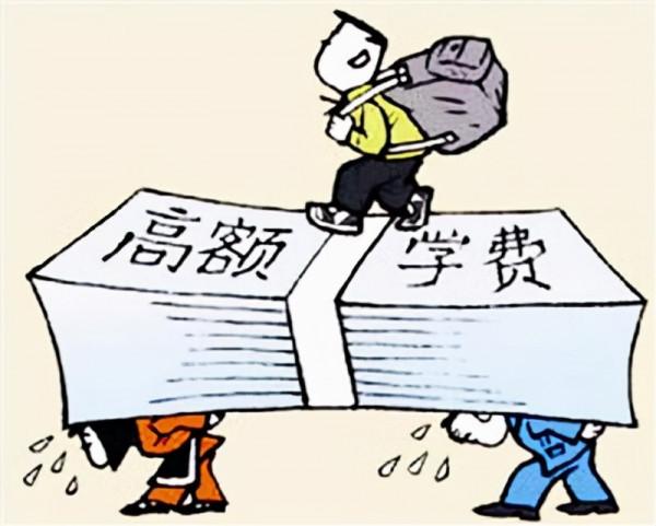 河南一中學收取天價住宿費，24人擠一個宿舍，一年5000還不給收據