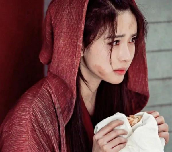 女明星演乞丐，楊穎不走心，楊超越太醜，看到劉亦菲披個麻袋也美