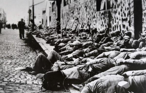 1934年，一女學生放棄明星夢，最終成了潛伏在蔣介石身邊的聽風者