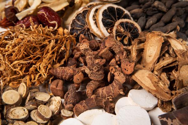 肝氣鬱結，傷肝傷脾！一個動作疏肝理氣，心情舒暢