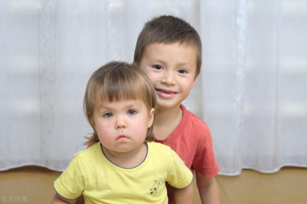 別讓這樣的“偏見”，給孩子不好的感受，養兒養女沒區別對待就好