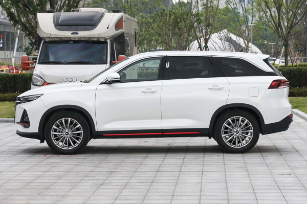 長安歐尚X7 PLUS：空間寬敞，配188馬力&plus;7DCT，配置豐富，適合家用