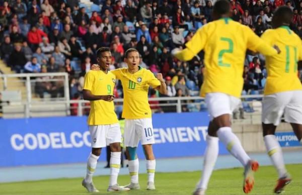 他是山東魯能青訓出品,如今立足歐洲豪門征戰歐冠 他是山東魯能青訓出品,如今立足歐洲豪門征戰歐冠