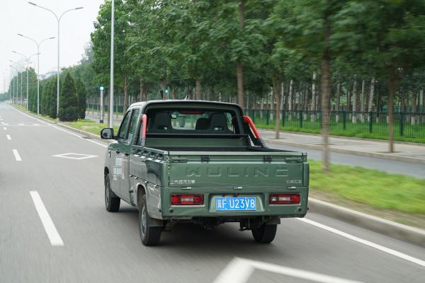 年輕人創業入場券 不到6萬家用/商用兼顧 試駕青春型皮卡五菱征途 年輕人創業入場券 不到6萬家用/商用兼顧 試駕青春型皮卡五菱征途