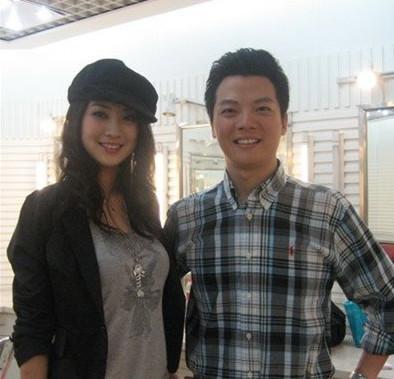 “央視一哥”任魯豫：春晚五舉話筒拯救大局，超穩控場全網誇