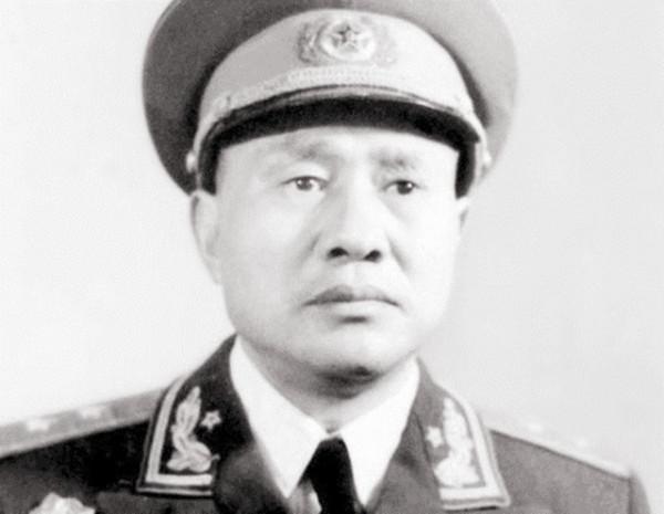 1986年,遲浩田遇老翁悠然垂釣,老翁撫須笑問:可知胡司令? 1986年,遲浩田遇老翁悠然垂釣,老翁撫須笑問:可知胡司令?