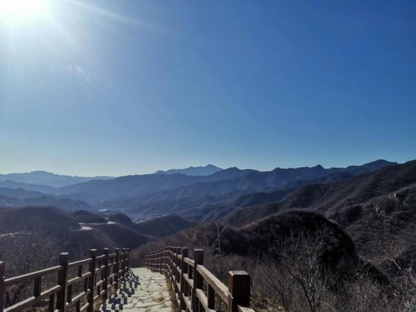 新開通的門頭溝大禪路，山巒疊嶂，峽谷步道，小溪潺潺