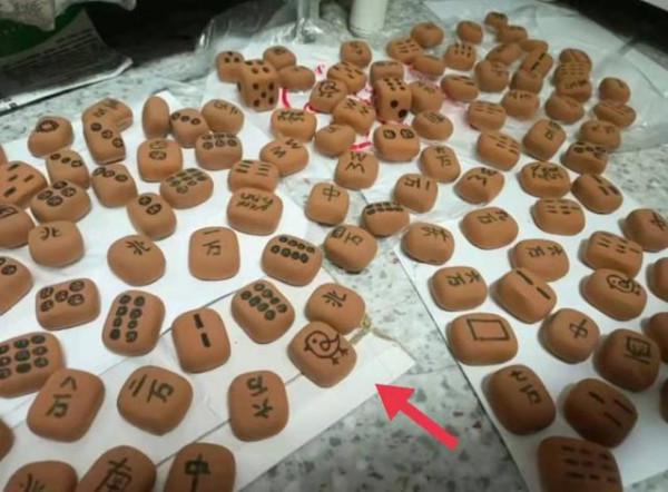 把室友當槓鈴鍛鍊身體，西安一大學男生火了，肌肉、顏值都是亮點