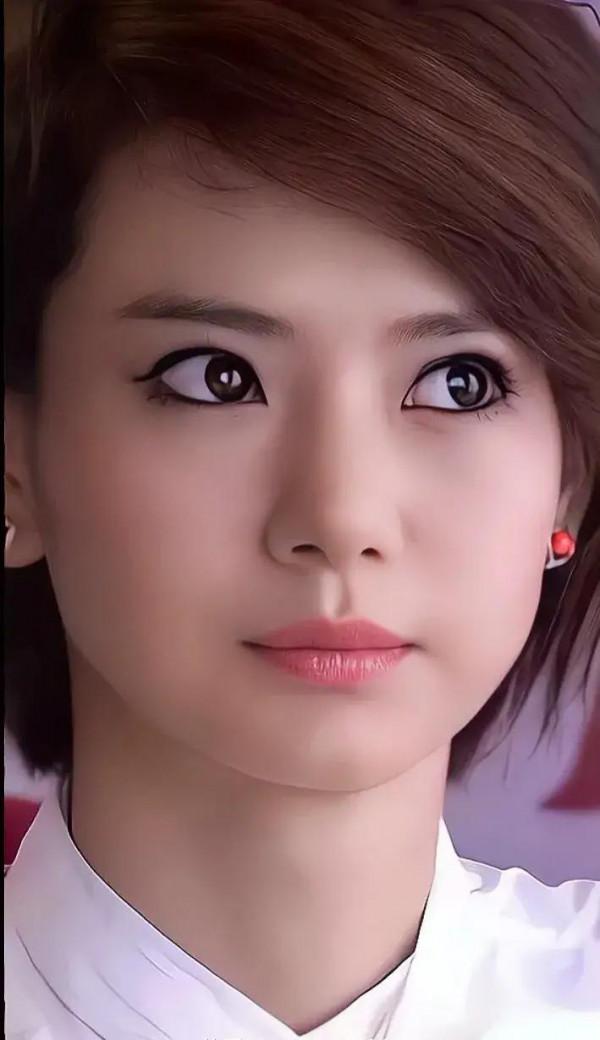 演員戚薇美照歡迎觀看